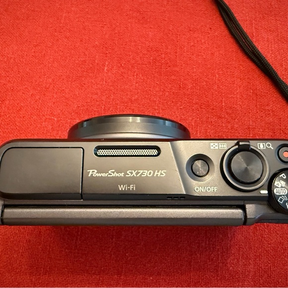 Canon SX730 HS camera with accessories! - Picture 9 of 17